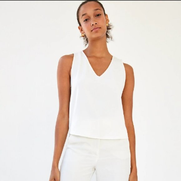 ARITZIA BABATON SLEEVELESS BLOUSE/ SIZE: LARGE - Picture 2 of 4